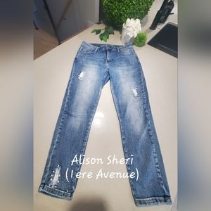 ALISON SHERI (1ERE AVENUE) Superbe capris en denim de longueur 7/8 avec strass